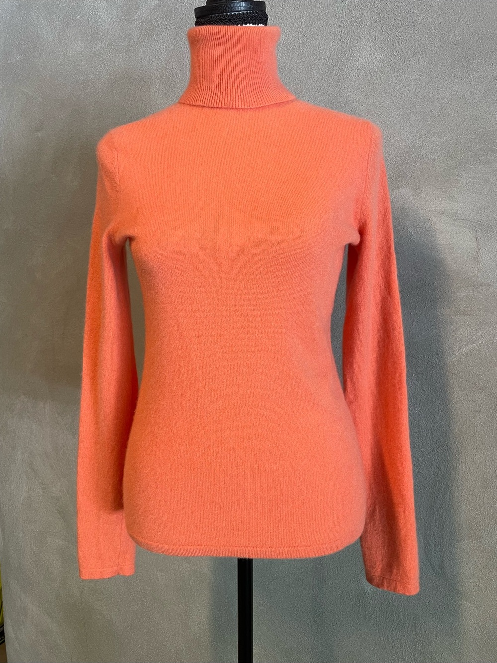 Lord & Taylor 100% Cashmere Turtleneck Sweater M Coral Salmon Fitted Fine Knit